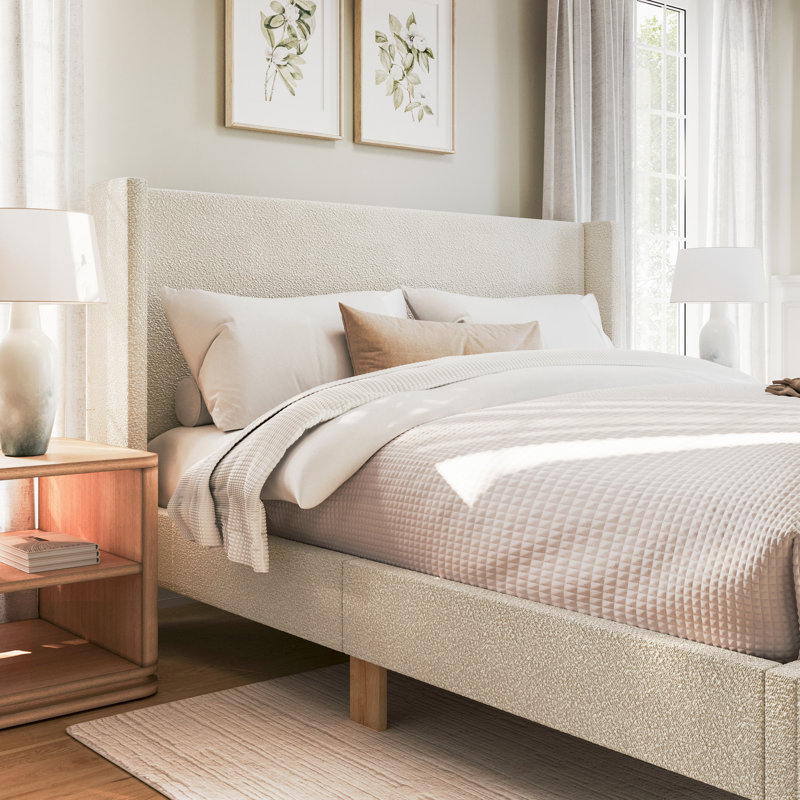Lit plateforme tapissier avec tête de lit à oreilles Martha Stewart Maisie, Crème, Très grand lit