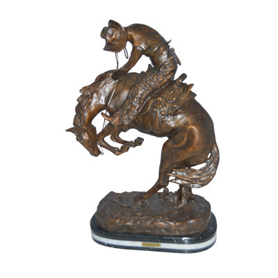 Statue en bronze Chenley Jumbo Hochet par Remington - Taille: L 21 po x l 11 po x H 32 po.