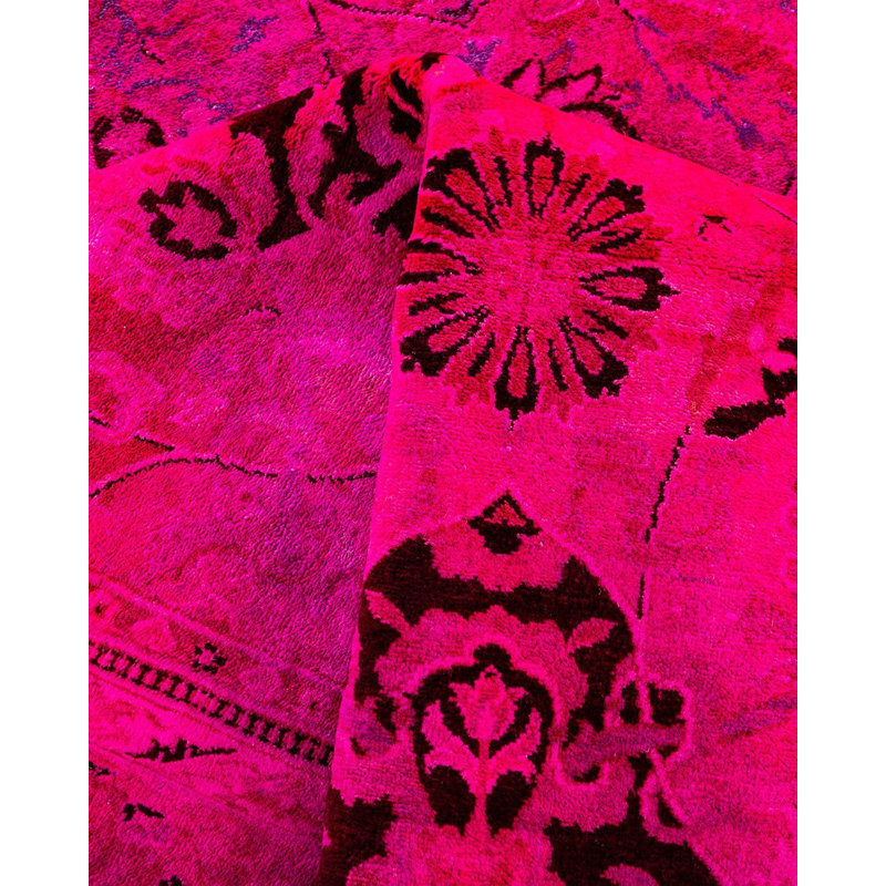 Tapis unique rose / rouge / brun foncé de 6 pi 3 po x 9 pi Overdyed