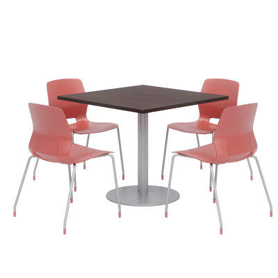 Ensemble de table carrée avec chaises