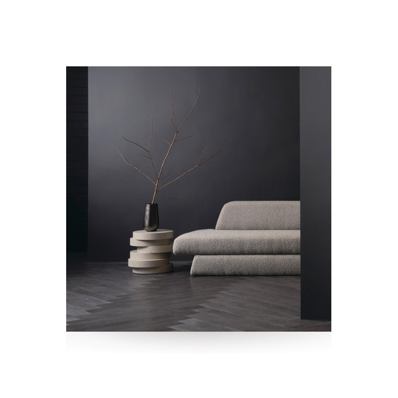 Table de bout abstraite en bois massif