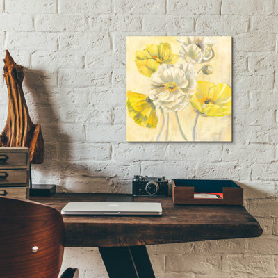 «Gold and White Contemporary Poppies I» par Carol Rowan