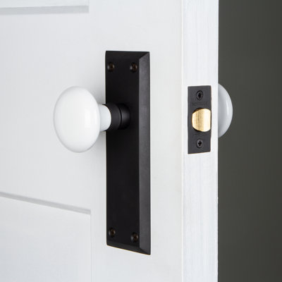 Plaque avec bouton de porte en porcelaine blanche New York