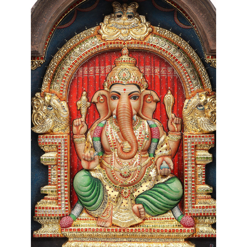 Lord Ganesha assis sur le trône de Kirtimukha | Or en relief 22 carats | Structure en bois de teck en forme d'arche