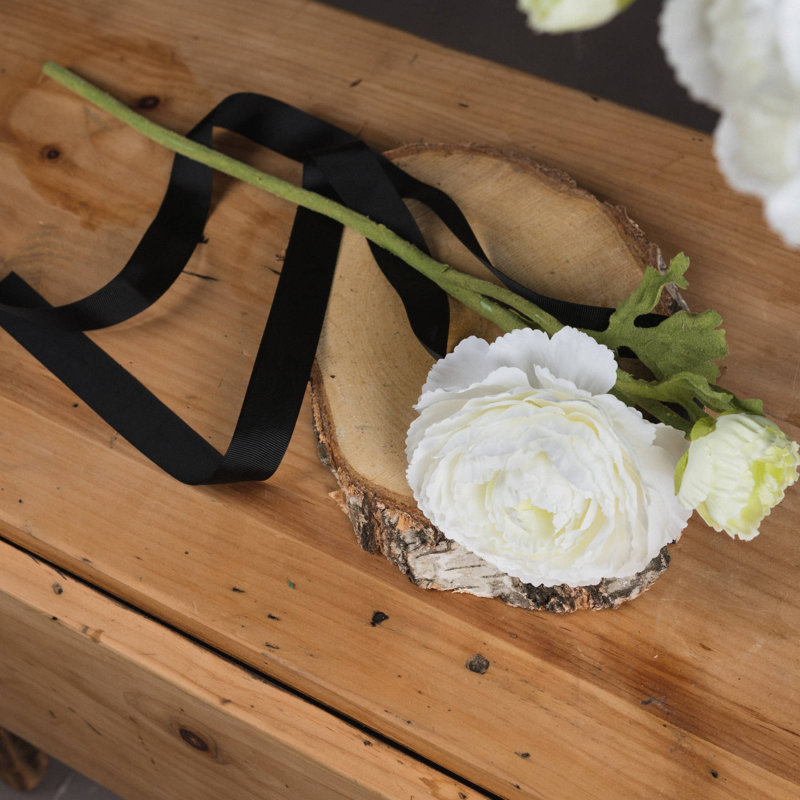 Arrangement, White