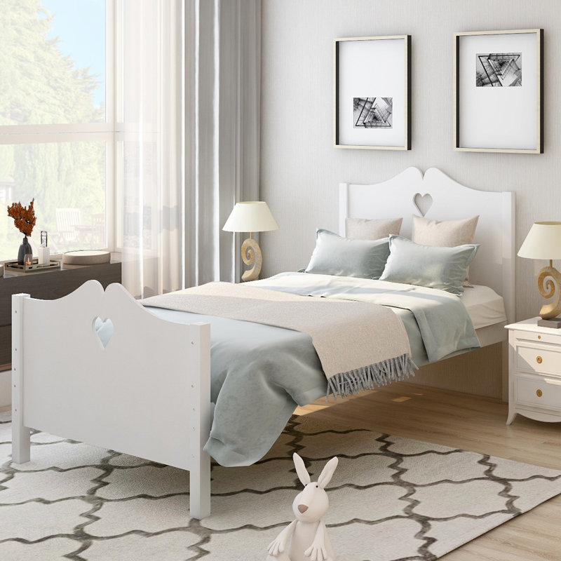 Lit plateforme simple avec support en lattes de bois, tête de lit et pied de lit pour un sommeil stable et élégant