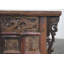 Armoire antique en orme sculpté