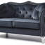 Causeuse élégante avec accoudoirs évasés, assise confortable et style polyvalent pour tout espace de vie.-826161515
