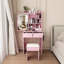 Petit bureau de coiffeuse avec miroir et lumières DEL réglables, prise de courant intégrée et rangement dissimulé, comprend tabouret et tablette rembourrés, coiffeuse pour petites chambres, rose