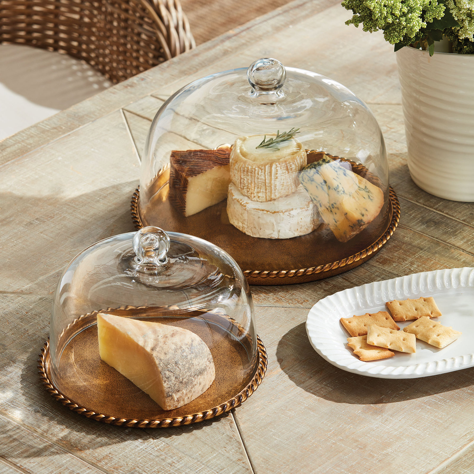 Faina Cake Stand, 6.25" H x 9" W x 9" D
