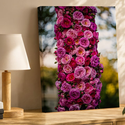 Toile, "Un arrangement vibrant de roses dans différentes nuances", art mural rose allant du magenta profond au rosé doux