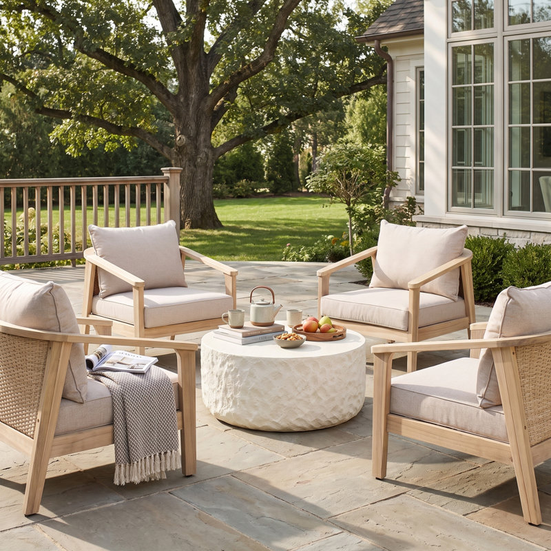 Ensemble de conversation moderne Avalon pour 4 personnes en bois d'acacia et rotin, avec table basse ronde MGO et fauteuils rembourrés pour patio et véranda.