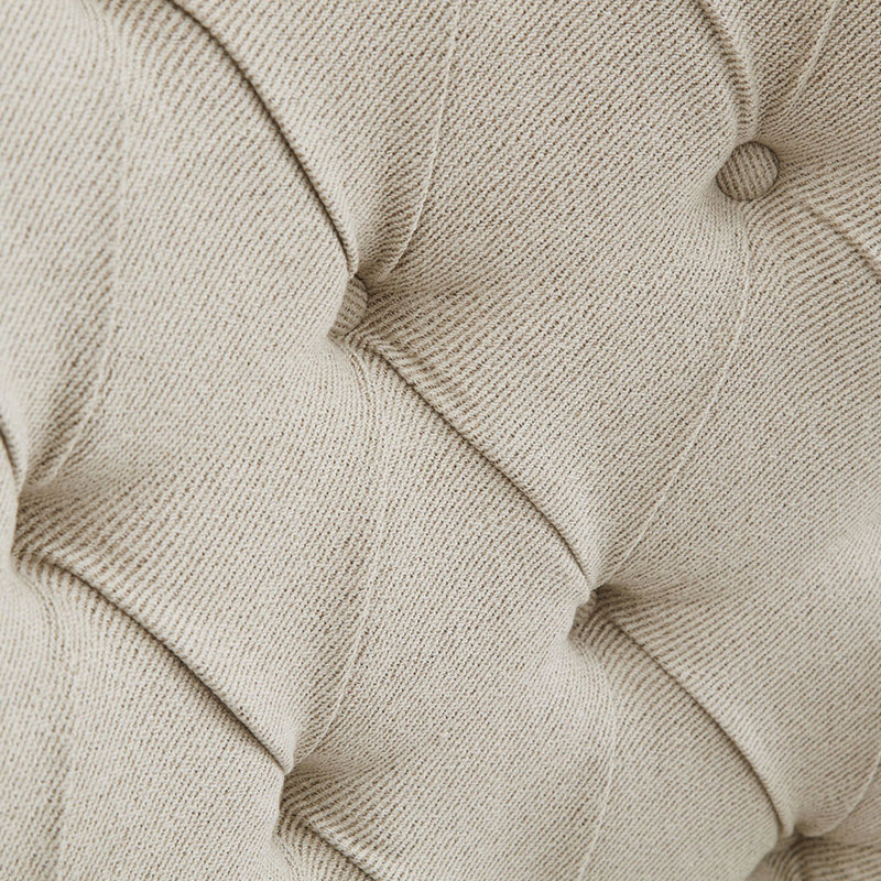 Fauteuil captivant en tissu naturel - dossier à main, tête de clou en bronze, capitonnage à boutons de blé, revêtement décoratif pour le salon, pieds en finition solide, siège en mousse