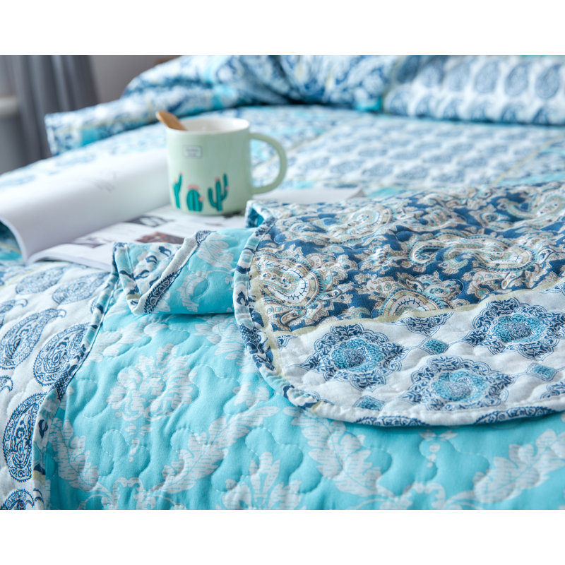 Light Blue Paisley Twin Quilt Set with Pillow Shams