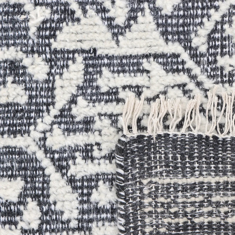 Yvonne Oriental Area Rug in Gray, Rectangle 8' x 10'
