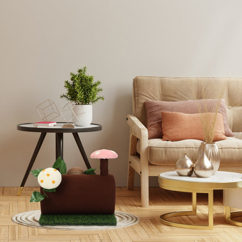 Grattoir en forme de tronc d'arbre et maison avec champignons roses et blancs
