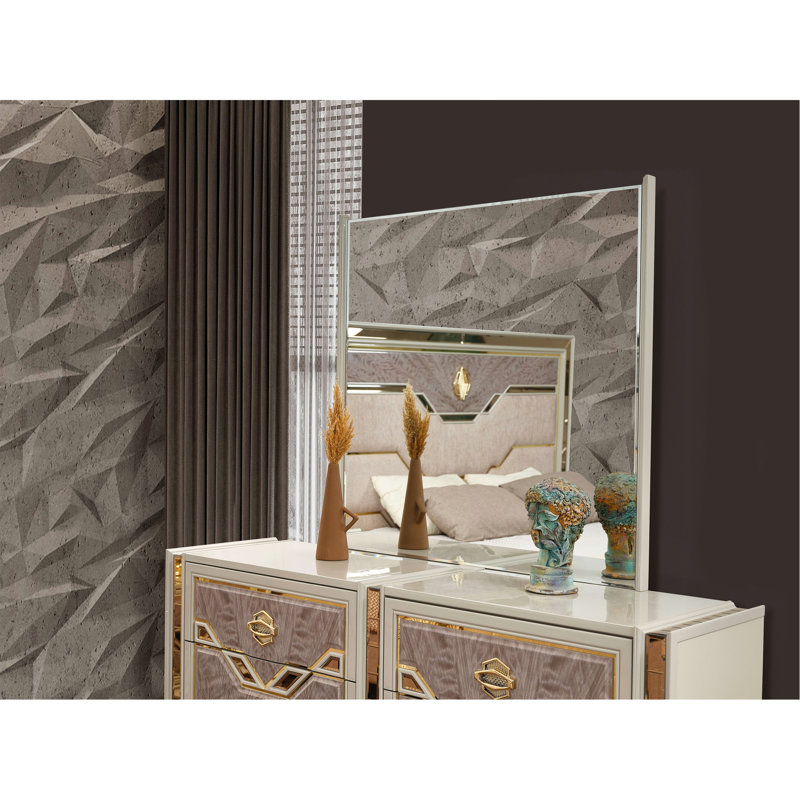 Miroir de style moderne Omari en bois et accents dorés en beige