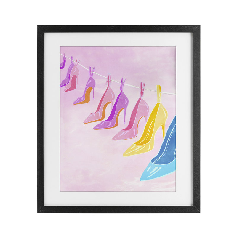 «High Heels On corde à linge», reproduction imprimée sous verre, conception de Ziwei Li, Cadre noir minuit, H 16 po x l 13 po