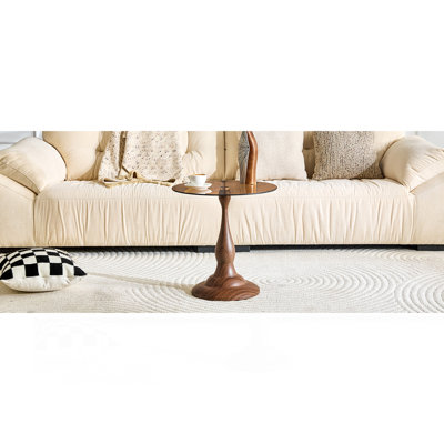 Petite petite table d'appoint en métal avec finition grain de noyer et une structure ronde en métal, dotée d'un plateau en verre d'un diamètre d'environ 19,6 pouces. Idéal pour une utilisation à côté d'un lit ou d'un canapé, dans les salons, etc.