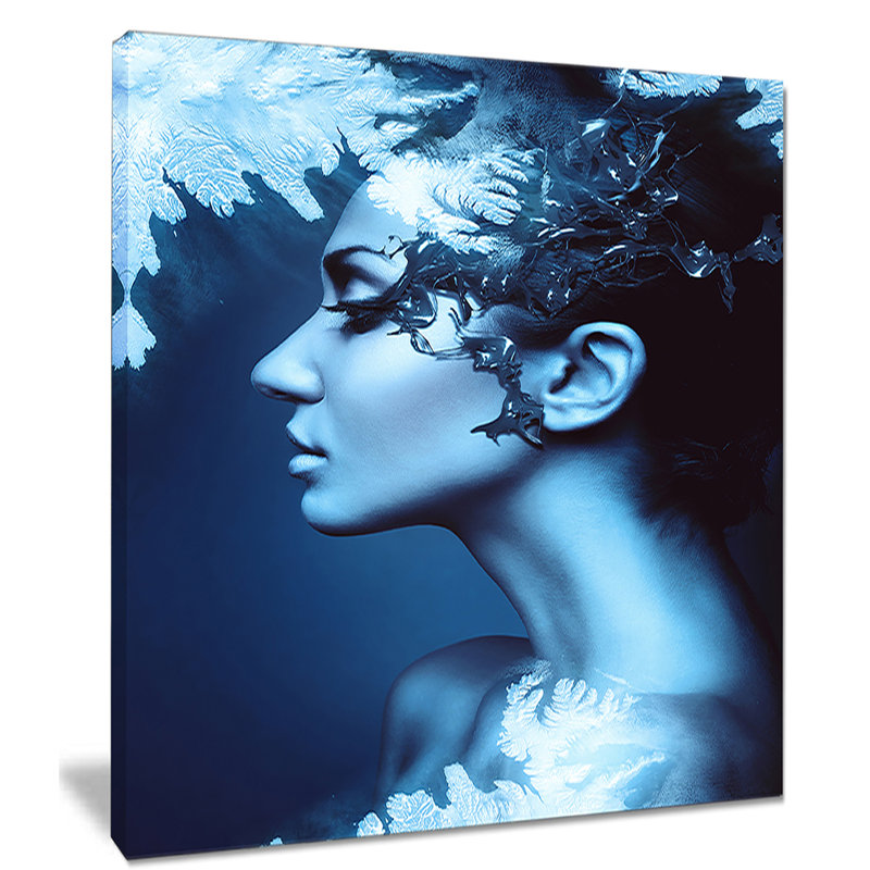 «Winter Woman with Splash», impression sur toile tendue, H 40 po x l 30 po x P 1 po
