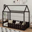 Lit simple en bois avec clôture-249143921