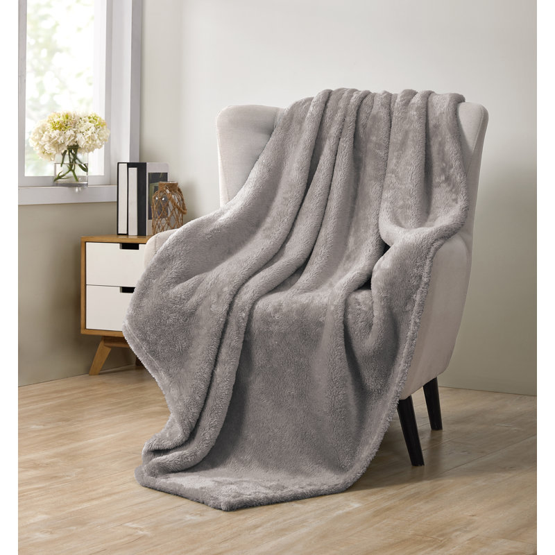 Jeté pelucheux Adrianna 50 po x 70 po, Gris, 50 x 60