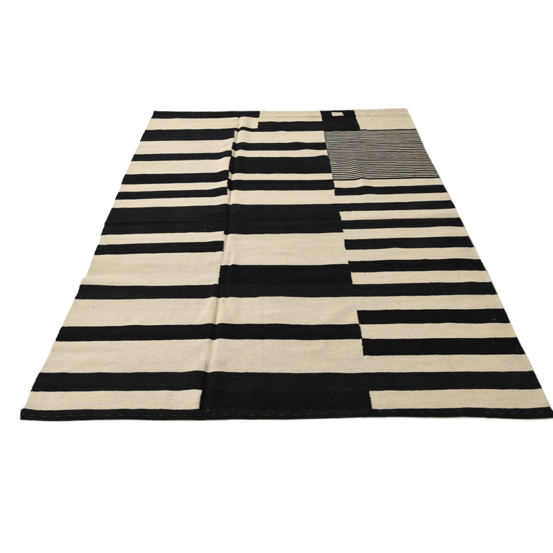 Tapis noir et blanc 5 x 8 Pinkerton