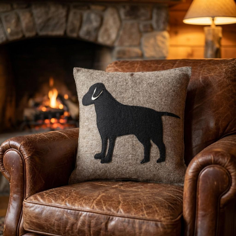 Coussin fait à la main en laine feutrée à la main - Labo noir sur fond gris - 20 po