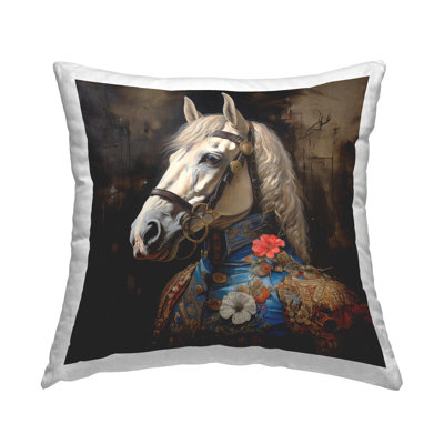Cheval avec des vêtements royaux, coussin décoratif imprimé par Lazar Studio