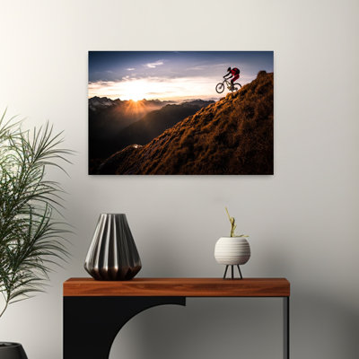 Coucher de soleil, montagne, vélo, aventure, paysage dramatique abstrait contemporain, art mural montagne