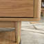 Table basse à quatre pieds avec rangement