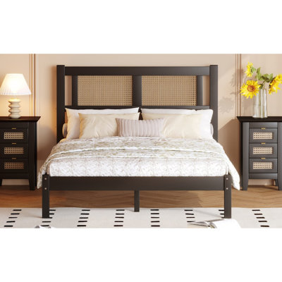 Lit plateforme double en bois avec tête de lit en rotin naturel, élégance exquise et charme minimaliste pour la chambre à coucher, noir