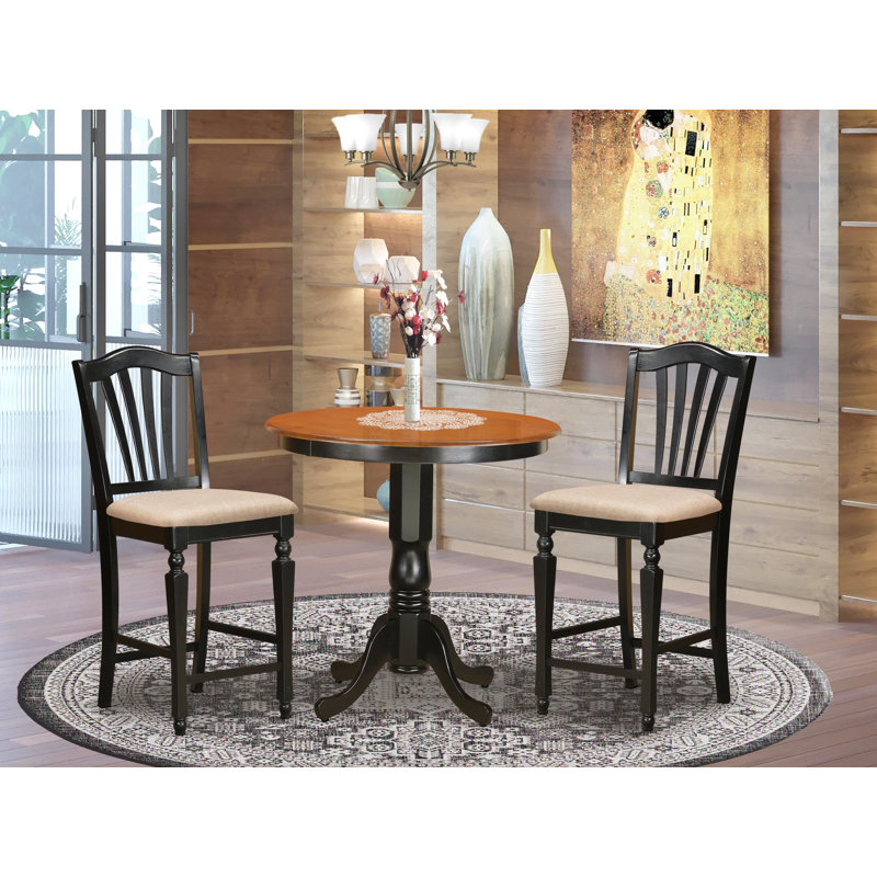 L'ensemble de table de salle à manger 3 pièces à hauteur de comptoir comprend une table ronde en bois avec piédestal et 2 chaises de cuisine en tissu de lin, 36 po x 36 po, noir et cerise