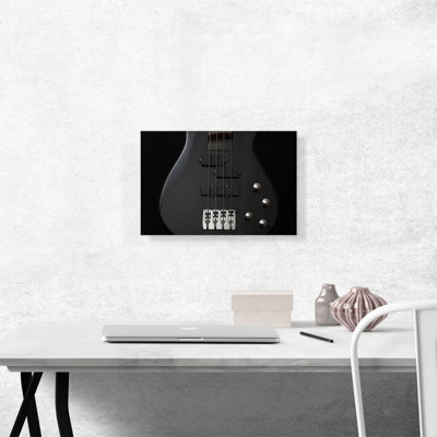 " Black Bass Guitar "