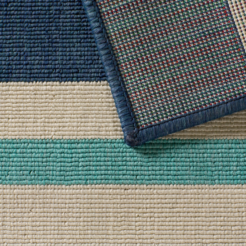 Tapis intérieur / extérieur rayé bleu / ivoire Triplehorn, Rectangle 1 pi 10 po x 2 pi 10 po