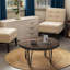 Table basse ronde en bois rustique avec pieds en métal, style maison de campagne-1052098978