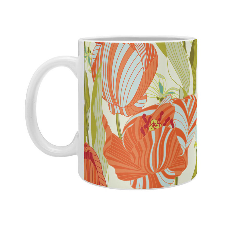 Tasse à café derrière la mouture