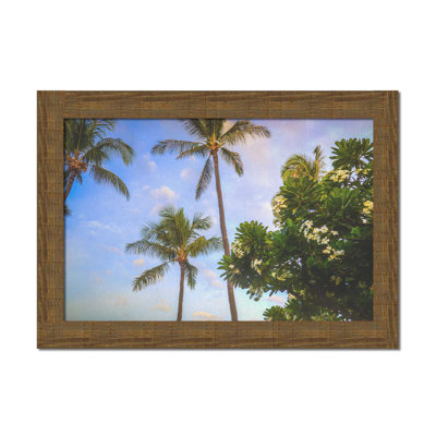 Plumerias and Palms par Kelly Wade. Impression sur papier - Montée et encadrée avec de l'acrylique transparent