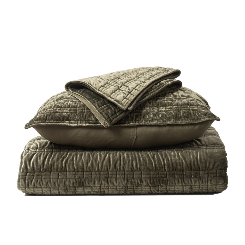 Ruched Crushed Velvet Quilt Set, Queen Quilt  + 2 Queen Shams, Pine Green