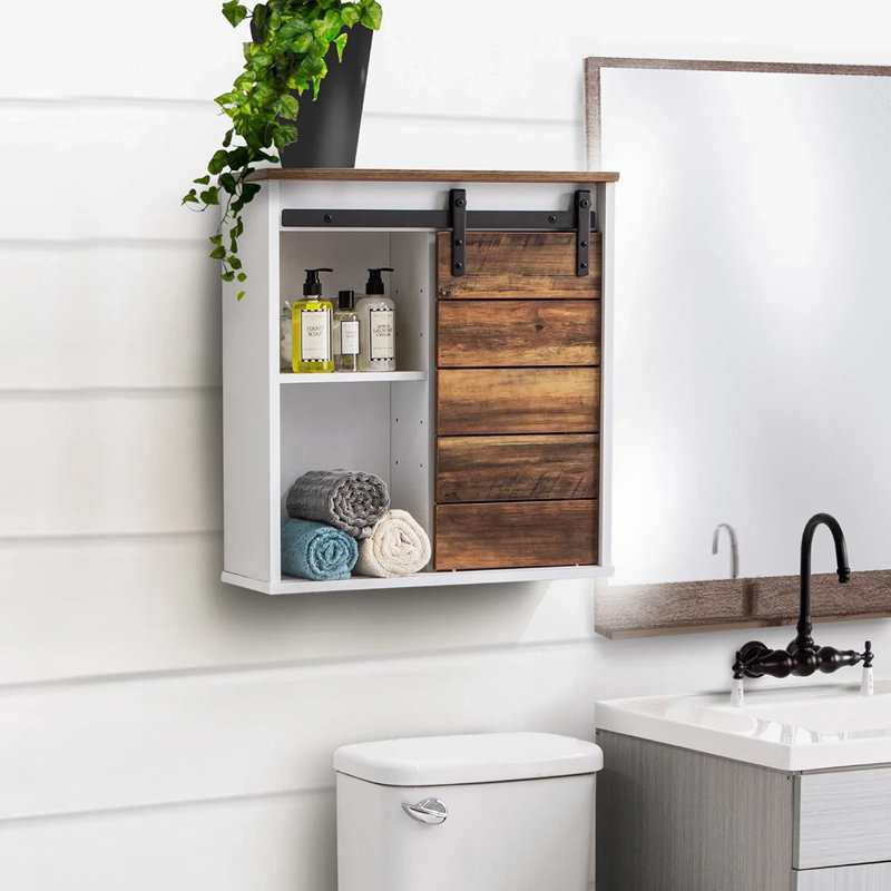 Armoire de salle de bain murale Deundrae Oaks pour rangement, style campagne moderne avec porte de grange coulissante