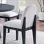 Chaise d'appoint ergonomique en tissu blanc à texture douce et douillette 2 pièces
