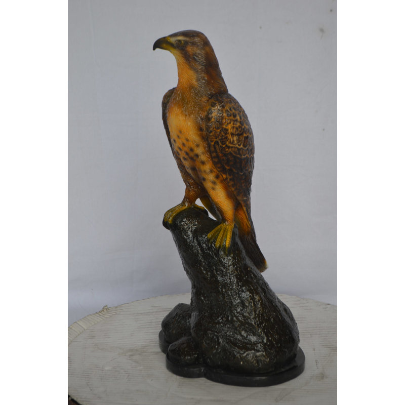 Statue en bronze Hawk on a Rock - Taille: L 12 po x l 9 po x H 22 po.