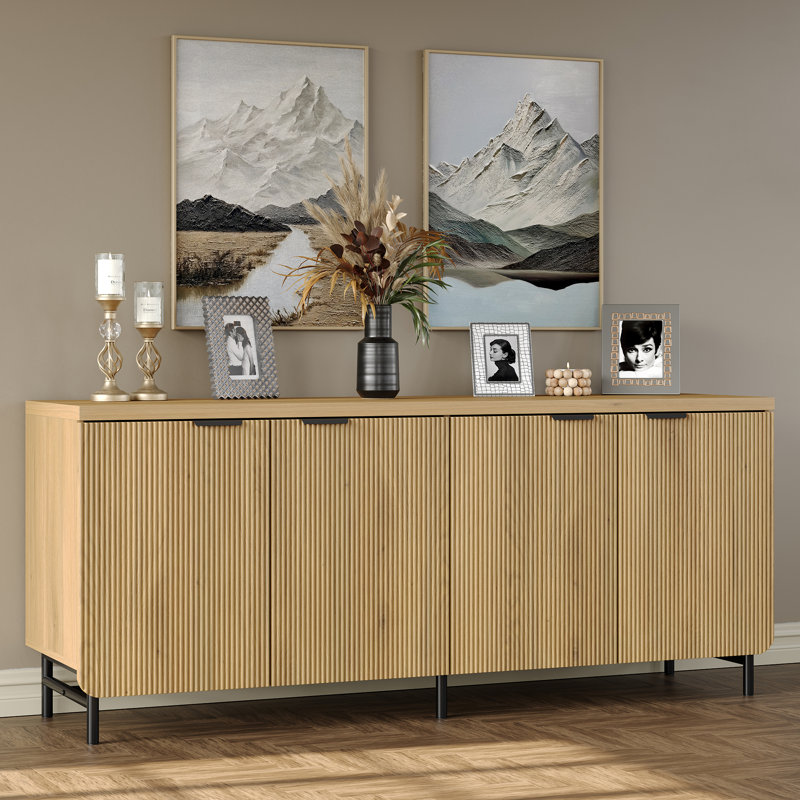 Buffet Lizabeta de 66 po avec 4 portes, armoire de rangement cannelée pour salle à manger et salon, Naturel