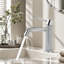Robinet de lavabo monotrou en nickel brossé avec bec en cascade et bonde escamotable, robinet de meuble-lavabo moderne pour lavabo à entraxe large