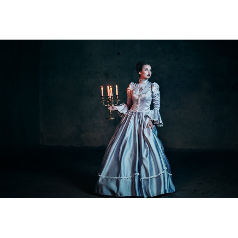 «Woman in Victorian Dress» par Grape Vein - photographie sur toile tendue