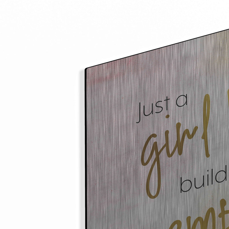«Girl Boss» par Susan Ball, art mural en métal, 24 po x 24 po, H 24 po x l 24 po