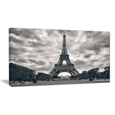 Photographie sur toile tendue - Tour Eiffel sous un ciel dramatique