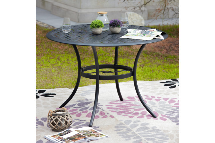 Top Round Patio Dining Tables