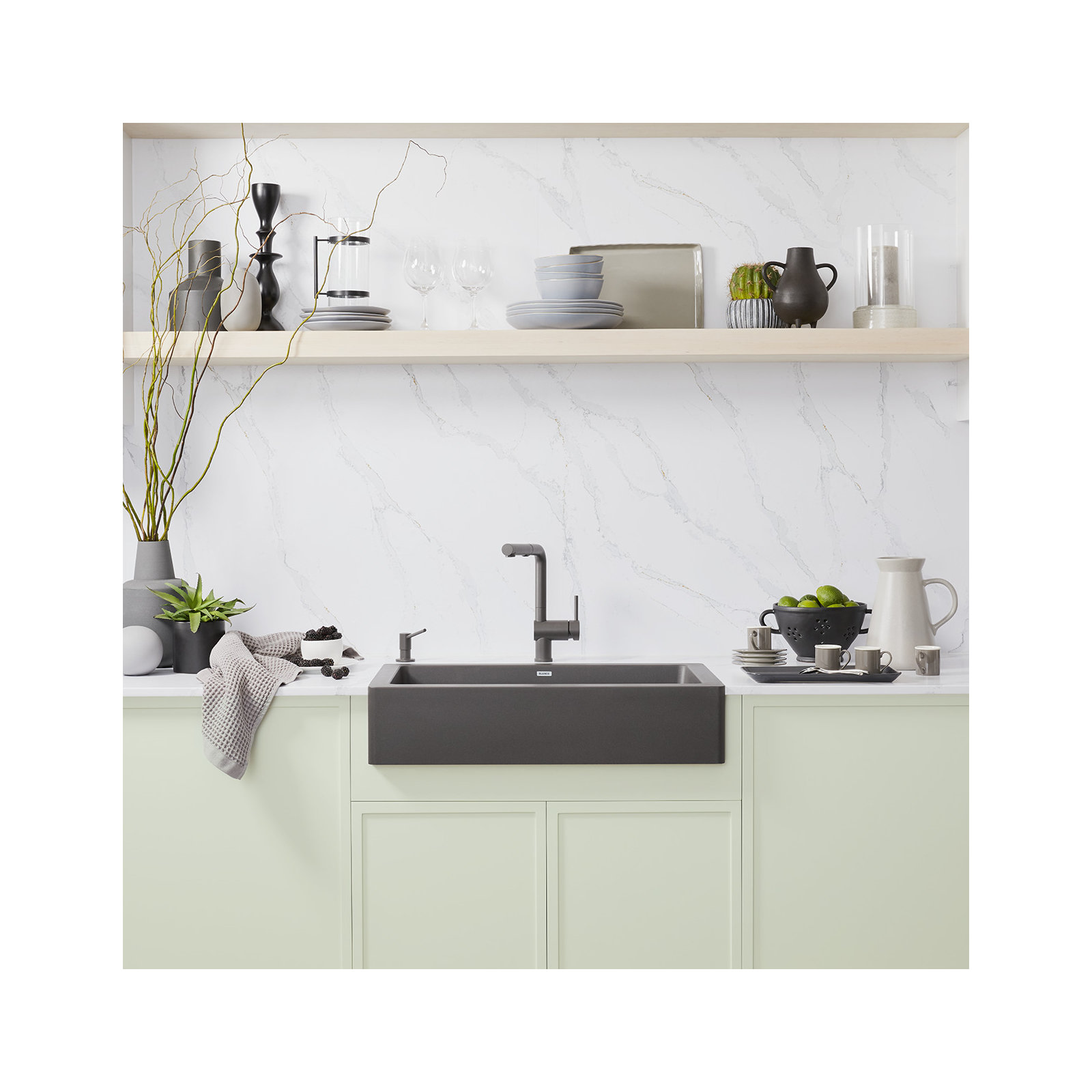 Linus Low Arc Pull-Out Dual-Spray Kitchen Faucet, Cinder