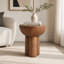 Table d'appoint ronde d'extérieur en MGO, table de chevet résistante aux intempéries en bois veiné avec 3 pieds cylindriques pour patio, balcon et salon-124177688